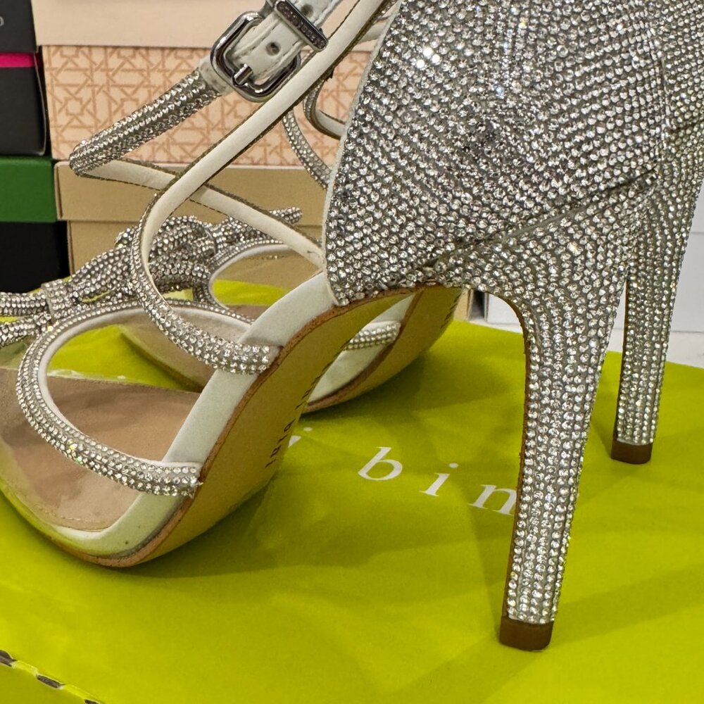 Gianni Bini Bridal Collection Ezlynn Rhinestone Embellished Bow Vinyl Toe Pumps - Picture 11 of 16